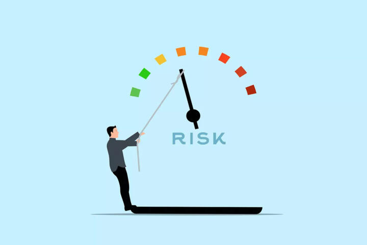 Minimum Variance vs Equal Weight: Risk Decomposition